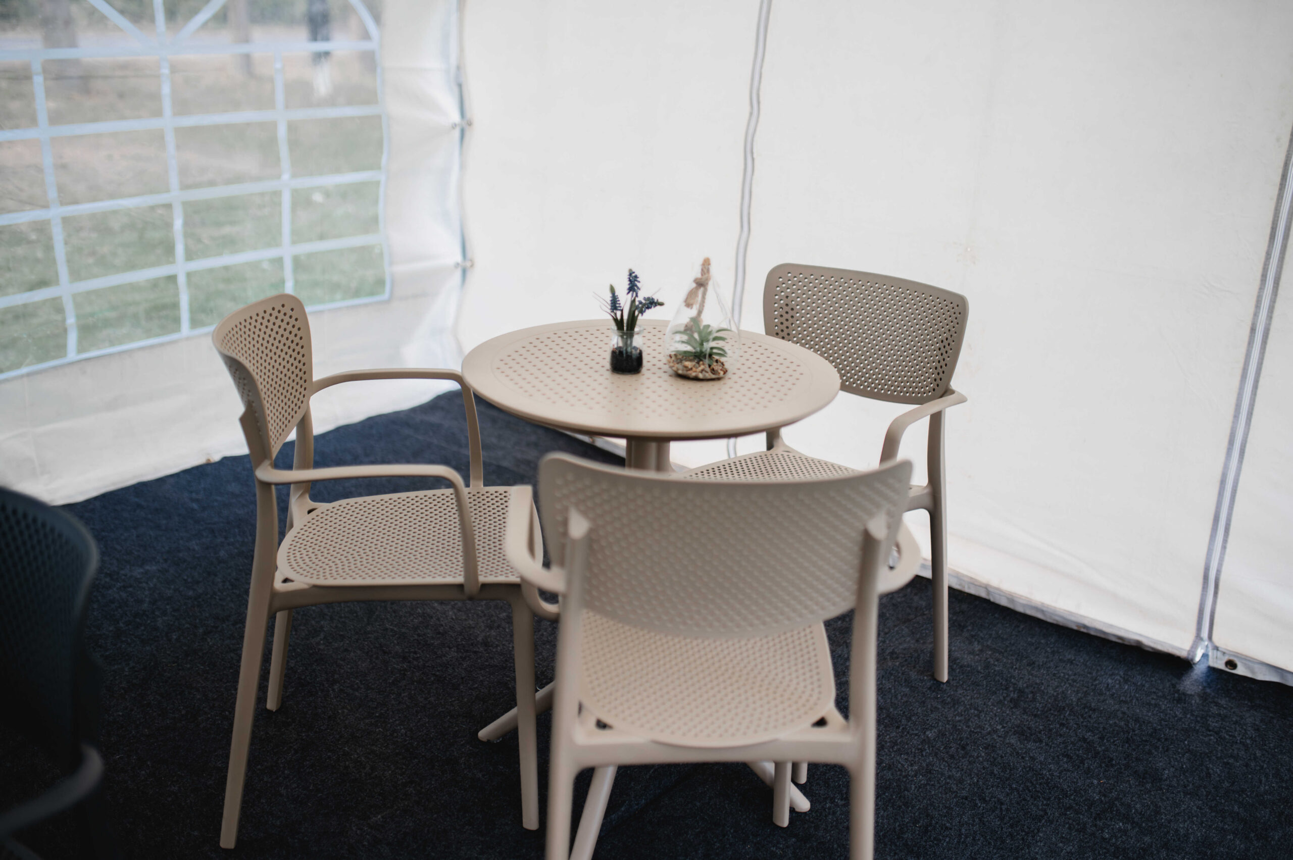 Összecsukható_asztal_bézs_optimized