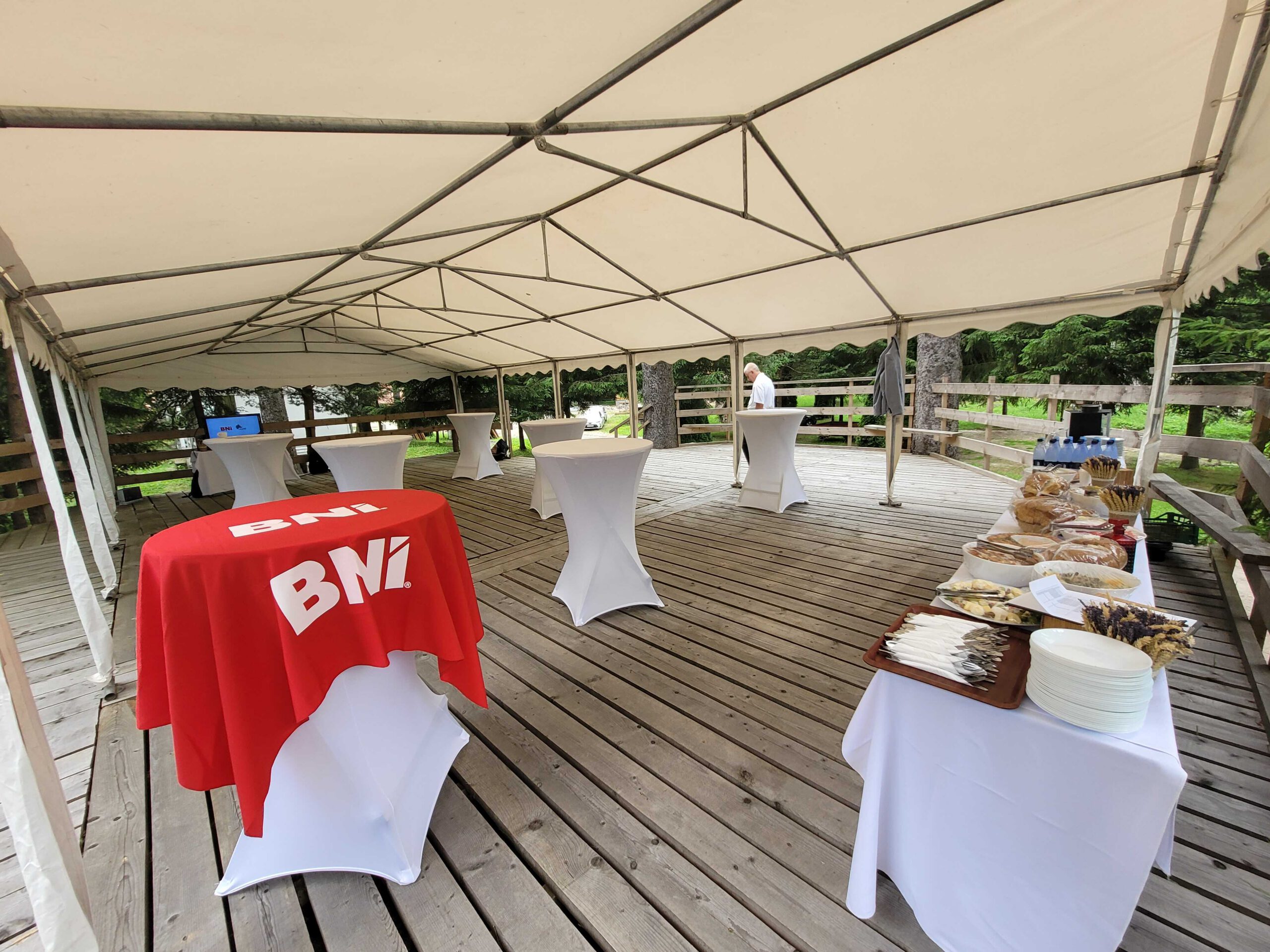 koktel_asztal_feher_huzat-(2)_optimized