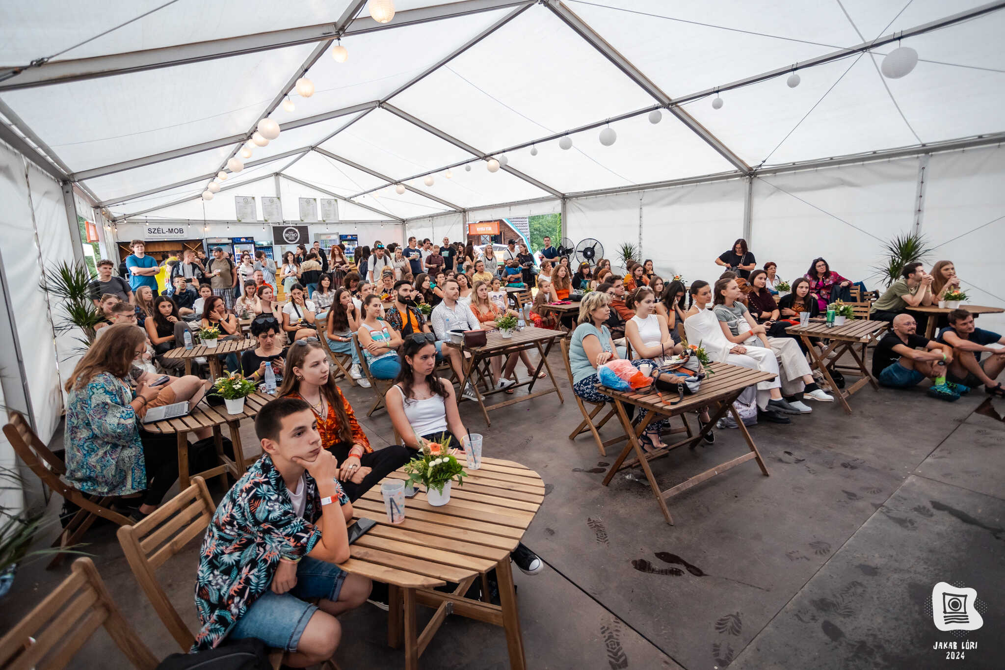 osszecsukhato-fa-asztal_optimized